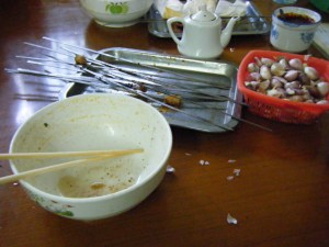 nudeln, kebab, knoblauch, tee